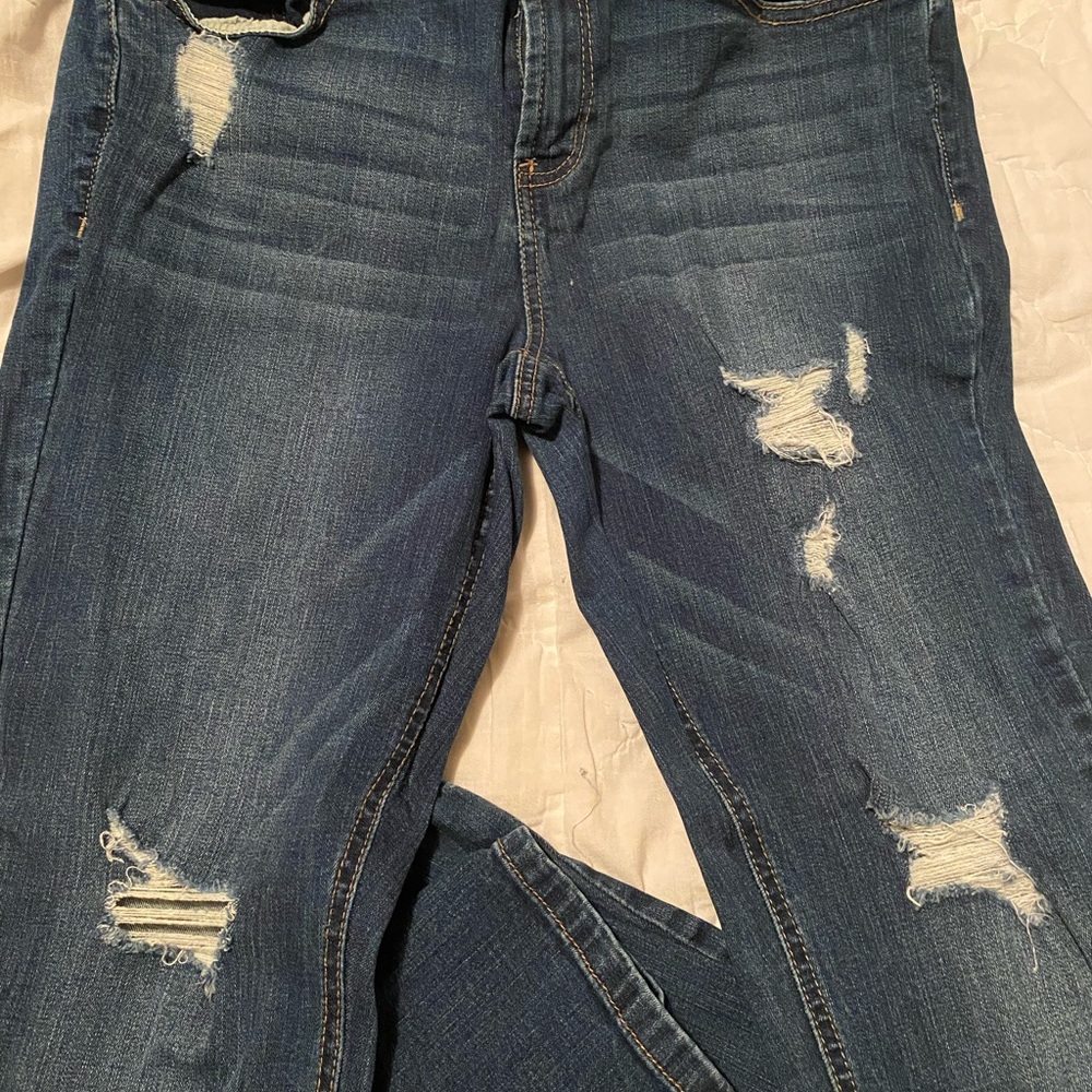 Women’s distressed jeans